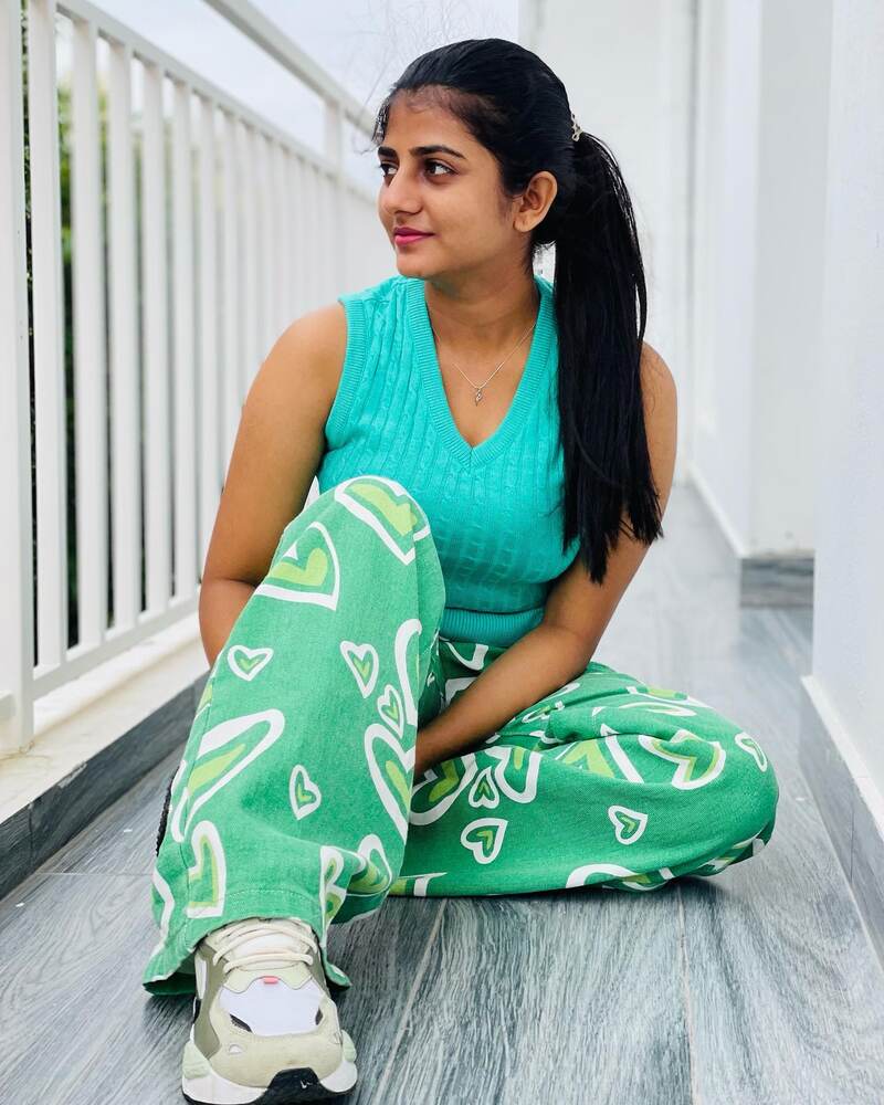 Gabriella charlton new hot vijya tv