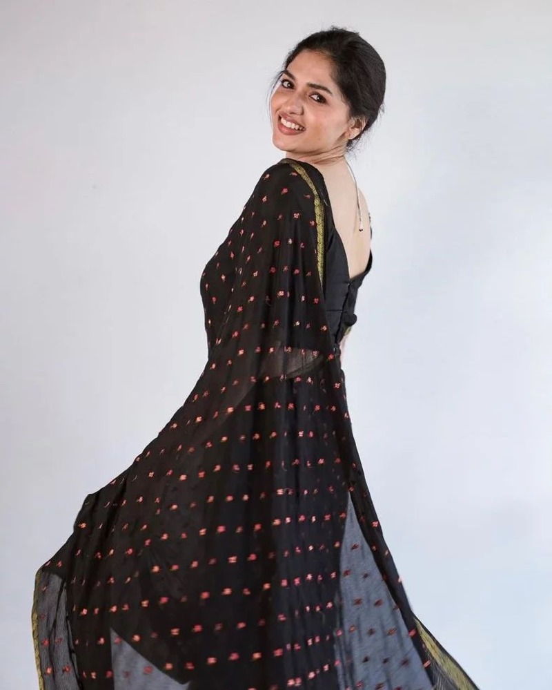 Sunainaaa saree new hot
