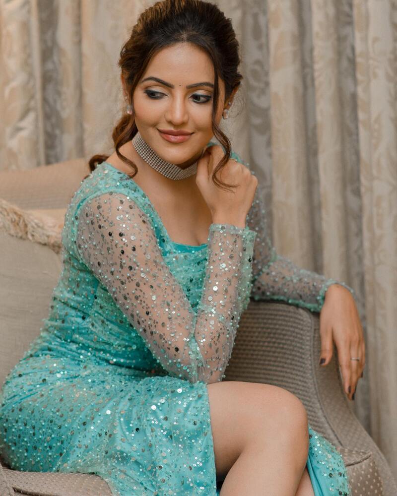 Athulyaa ravi new clicks