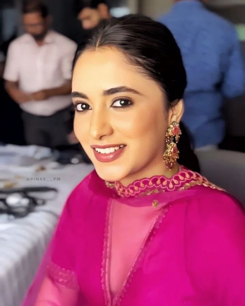 Priyanka mohan new hot low neck