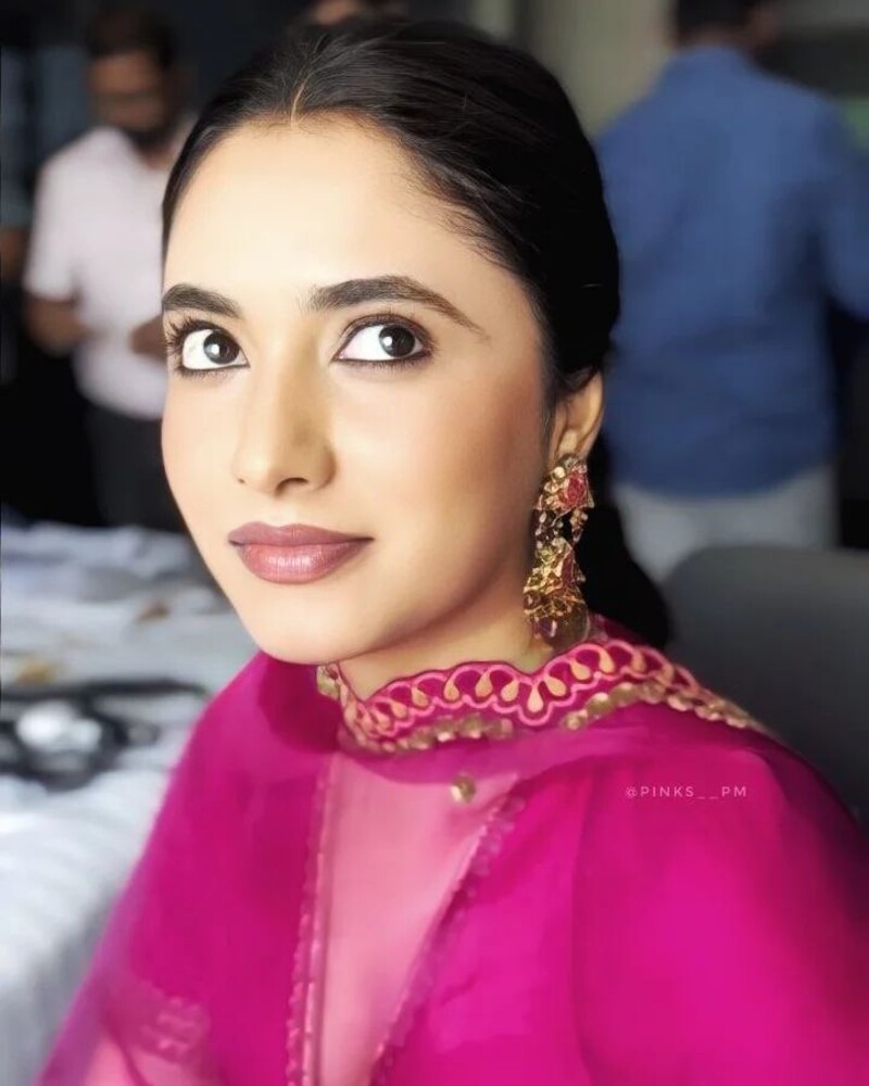 Priyanka mohan new hot low neck