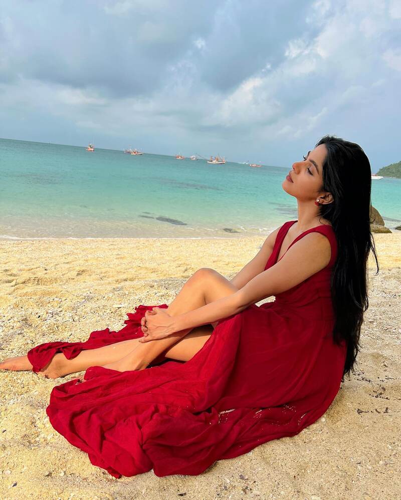 Divya bharath new hot clicks beach