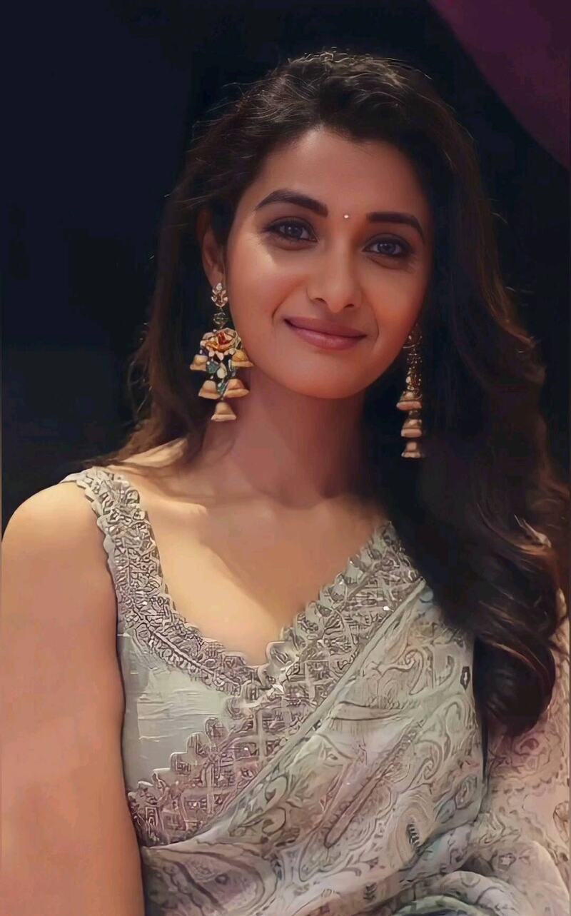 Priya bhavanishankar new hot vikatan awards