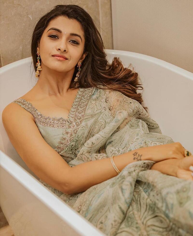 Priya bhavanishankar new hot