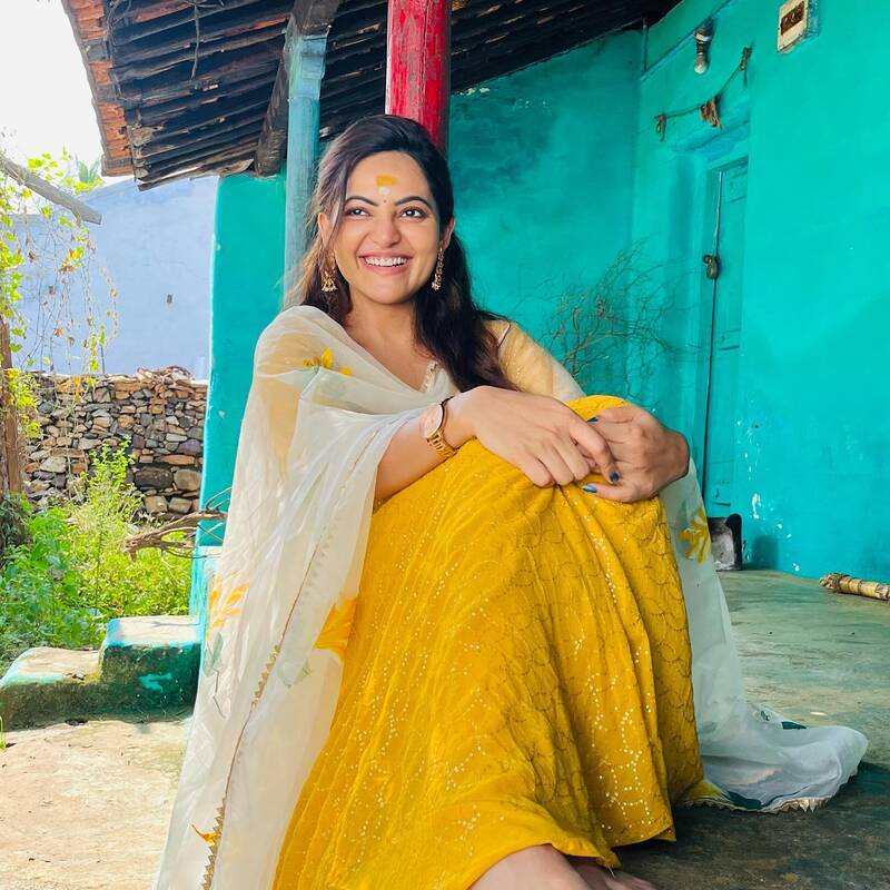 Athulya ravi new hot yellow cute