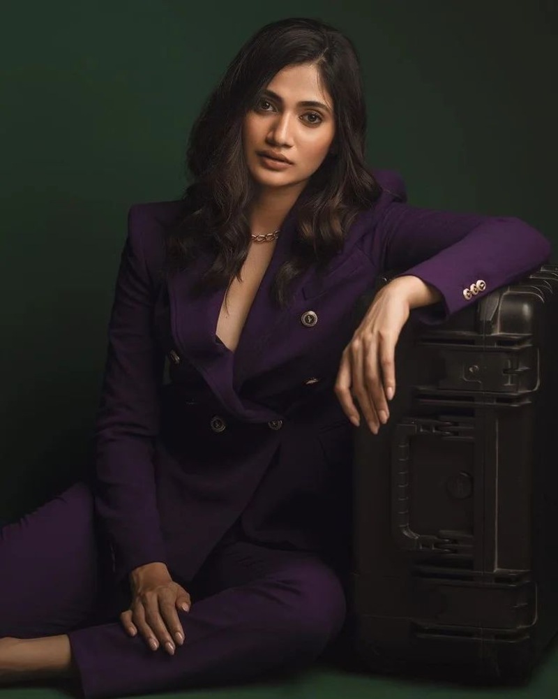 Losliya mariya new hot