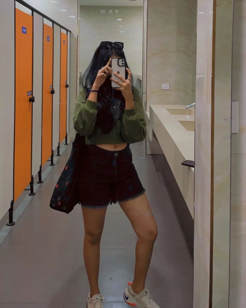 Anikha surendran new hot selfie viral