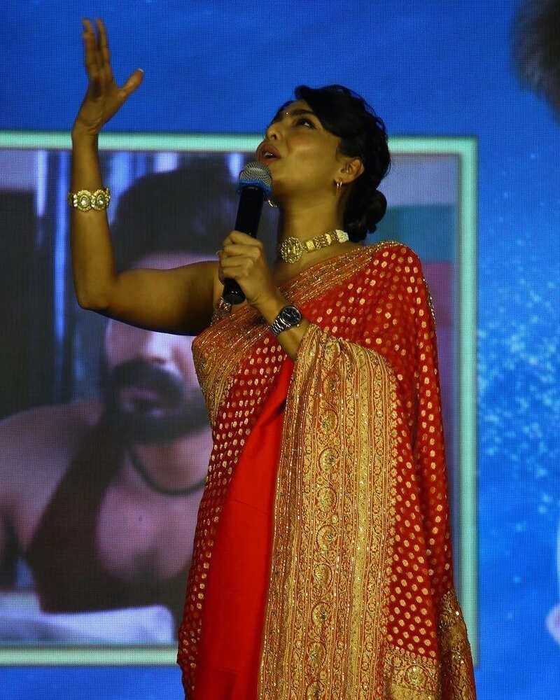 Aishwarya lekshmi new hot saree clicks