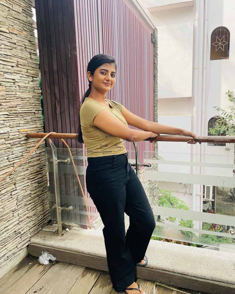 Gabriella charlton new hot vijaytv clicks