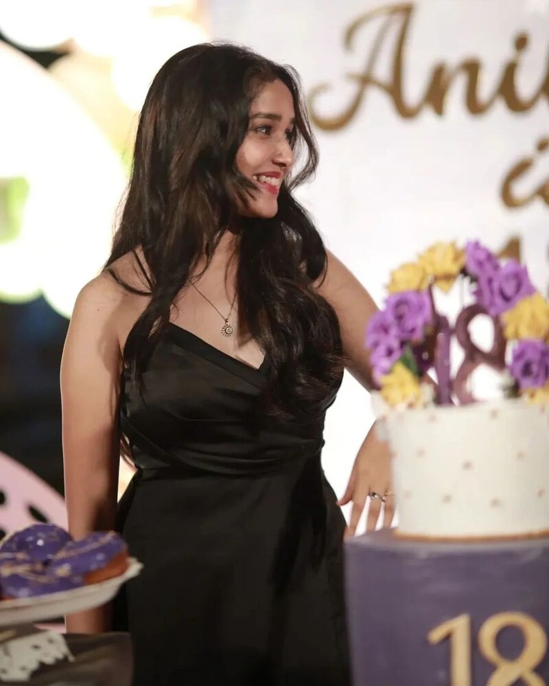 Anikha surendran new birthday hot clicks