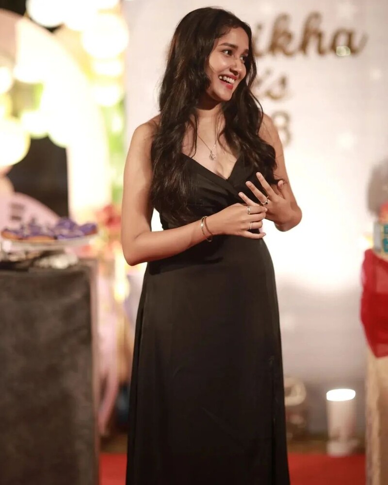 Anikha surendran new birthday hot clicks