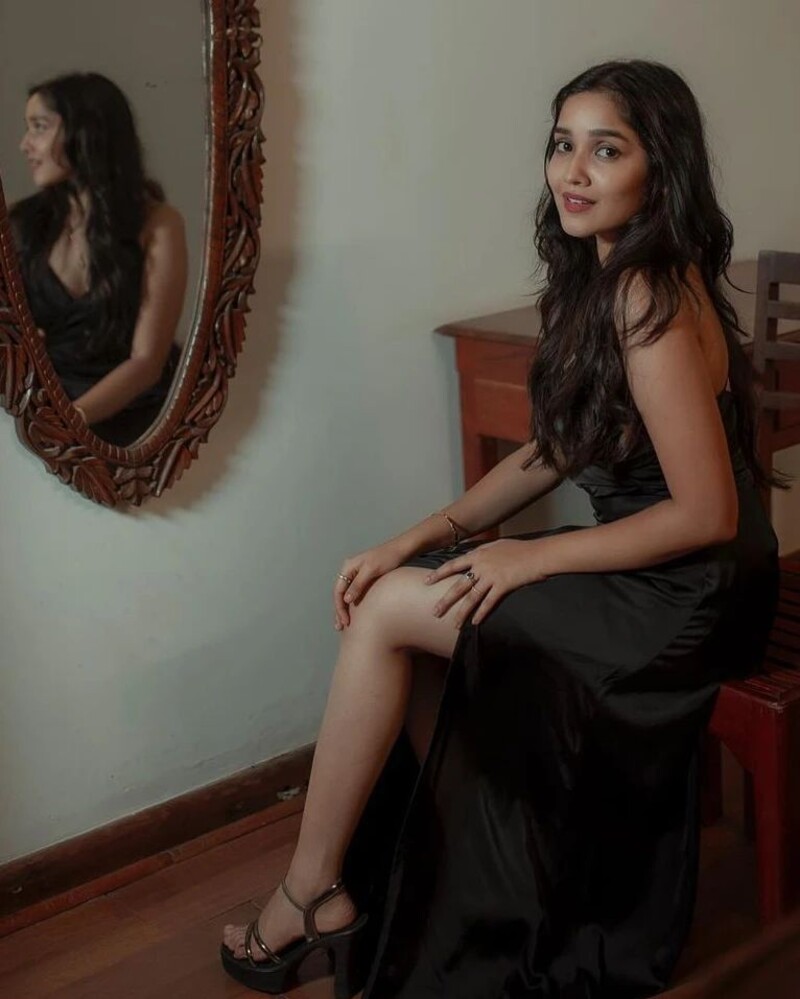 Anikha surendran new birthday hot clicks