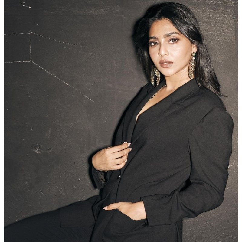 Aishwarya in black photoshoot