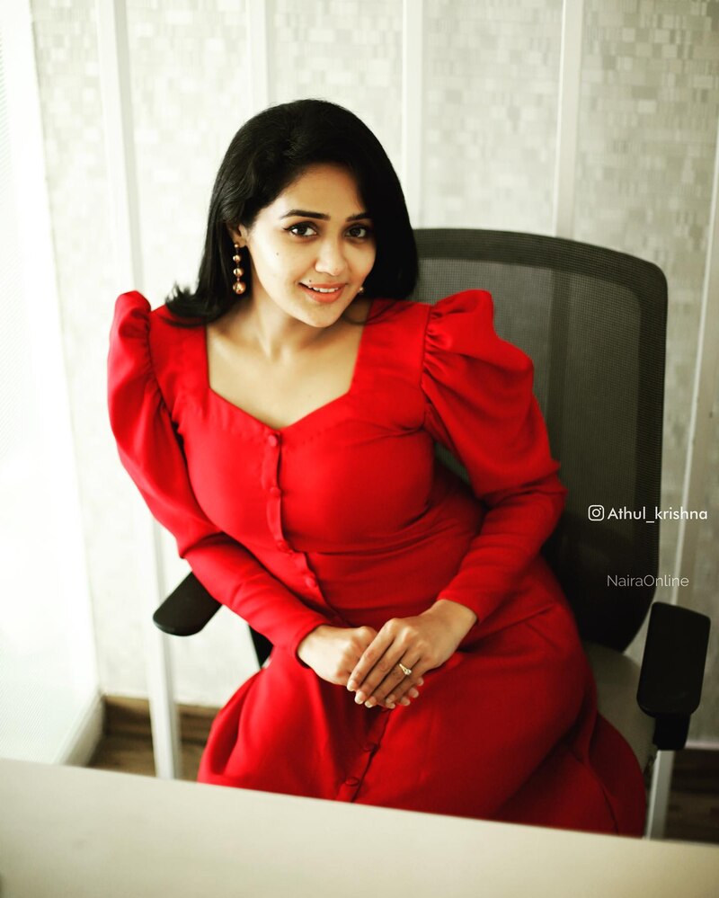 Ananyaa naadodigal new hot