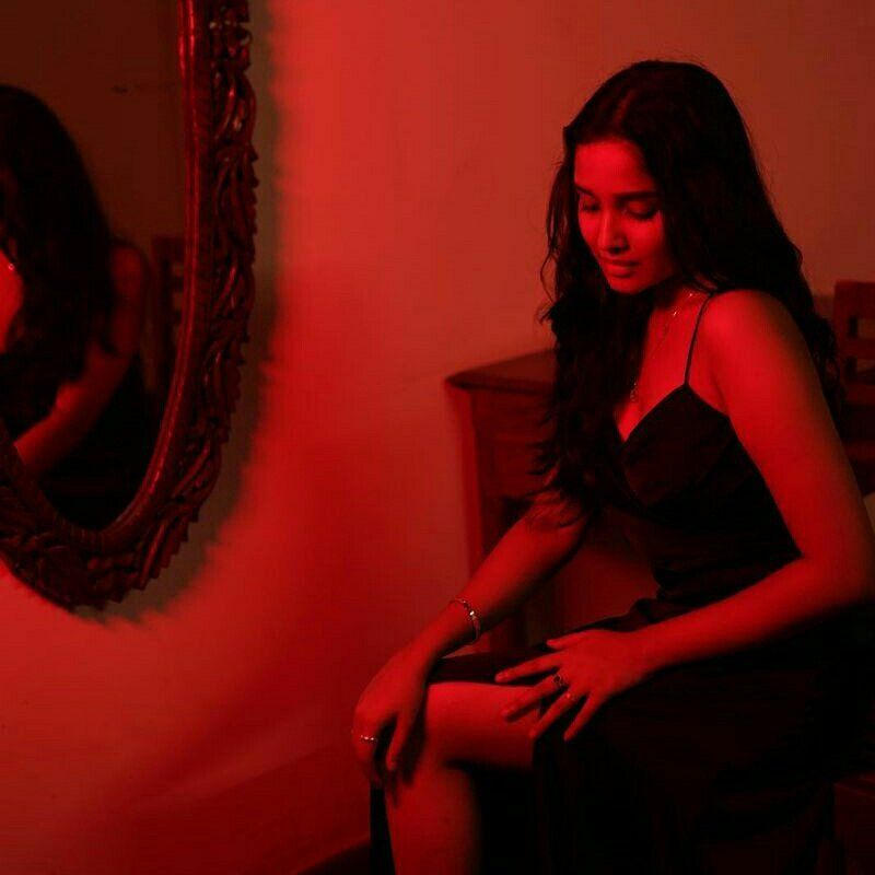 Anikha latest photo viral red hot