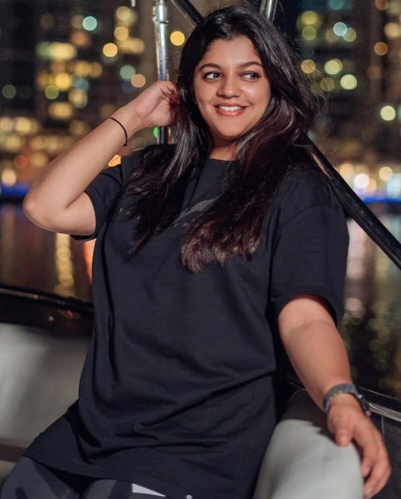 Aparna balamurali hot sooraraipottru