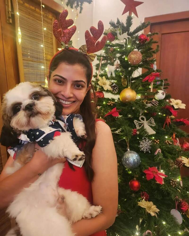 Varalaxmisarathkumar clicks new hot