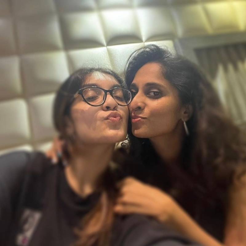 Shalini kiss anoshka photo viral