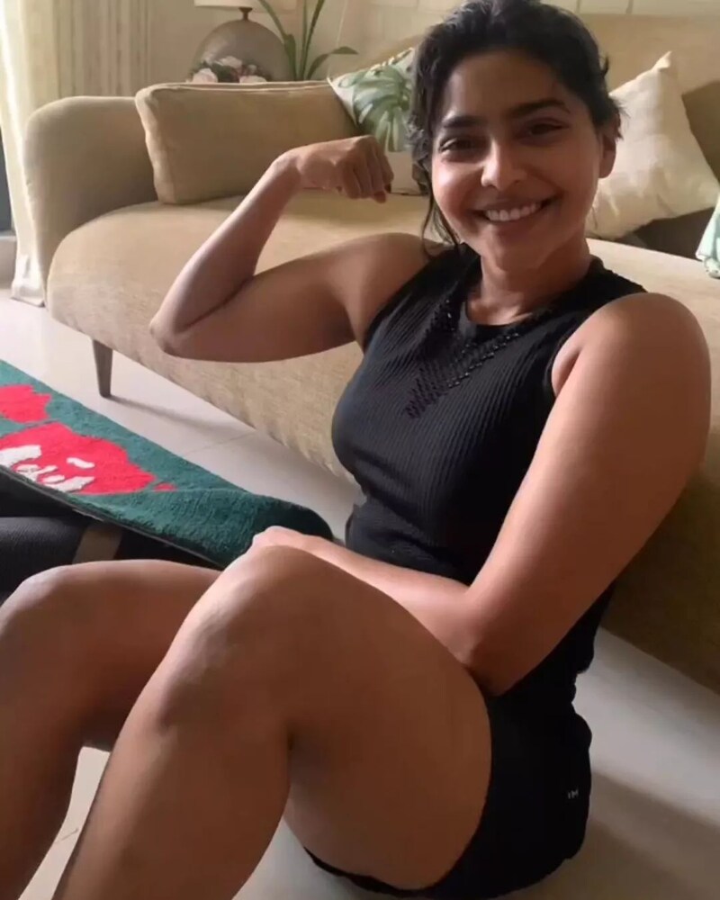 Aishwarya lekshmi new hotclicks