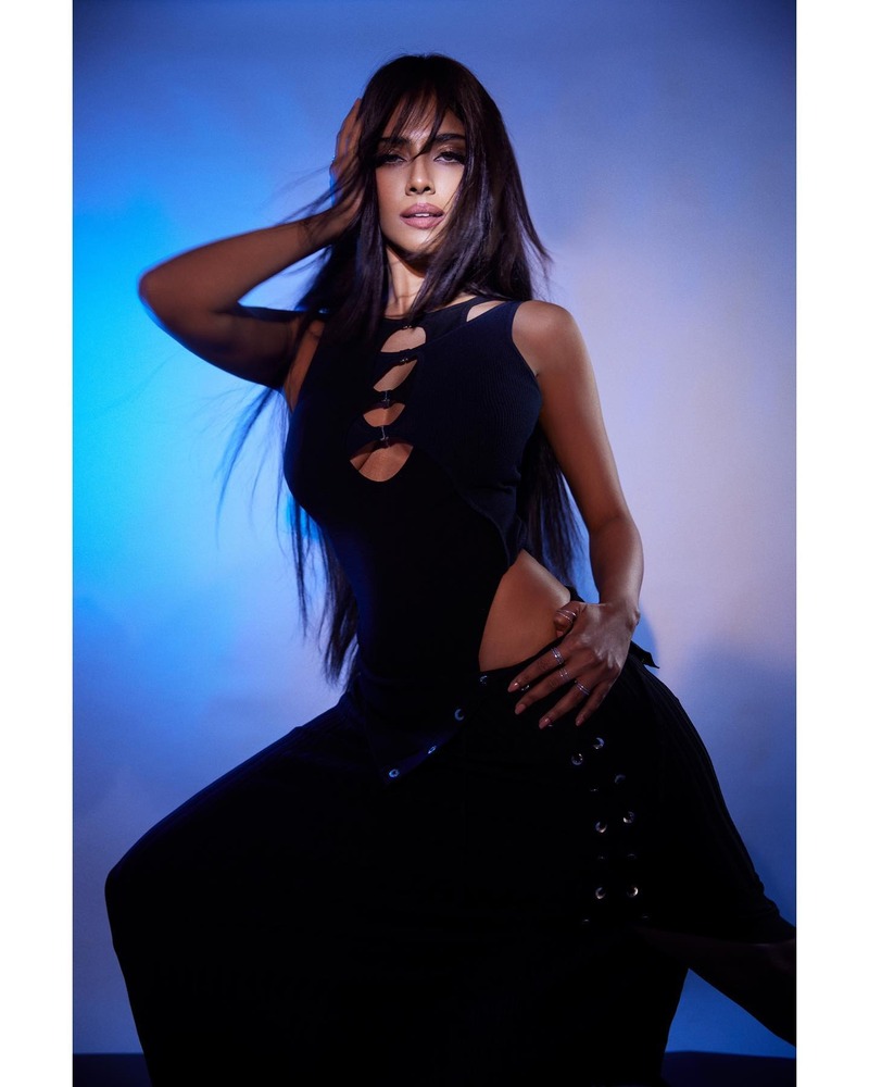 Malavika mohanan new hotclicks