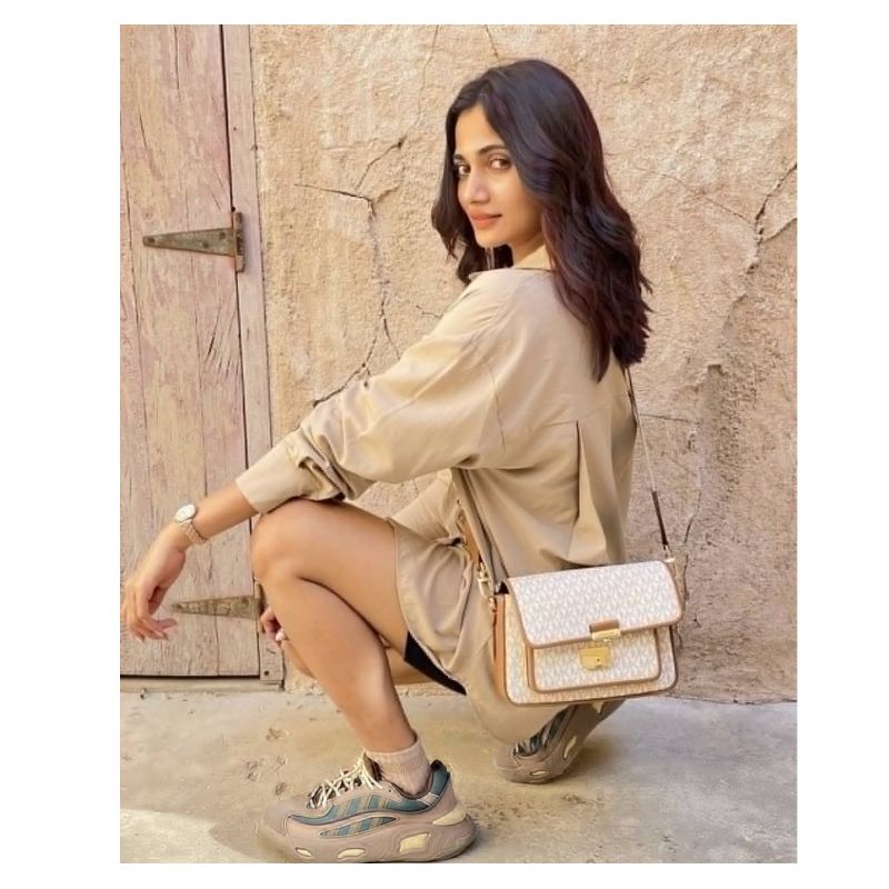 Losliya latest pics viral