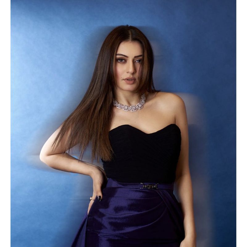 Hansika latest in black