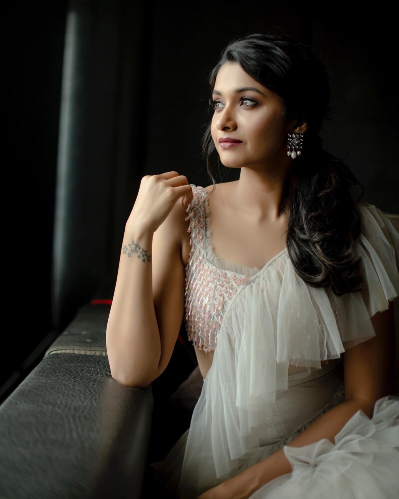 Priyabhavanishankar hot new clicks