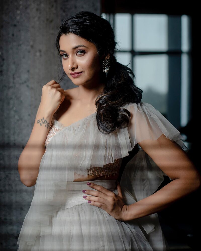 Priyabhavanishankar hot new clicks