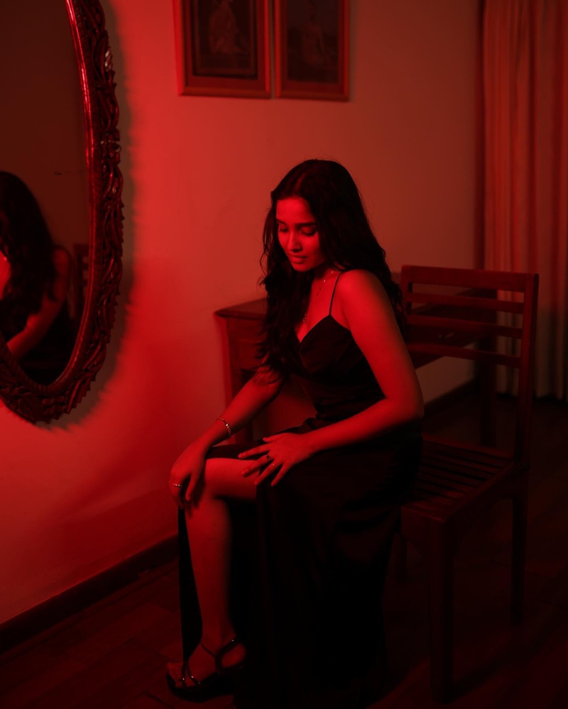 Anikha surendran hot new clicks