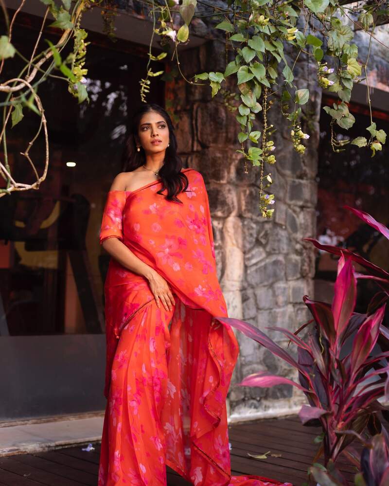 Malavikamohanan master new clicks