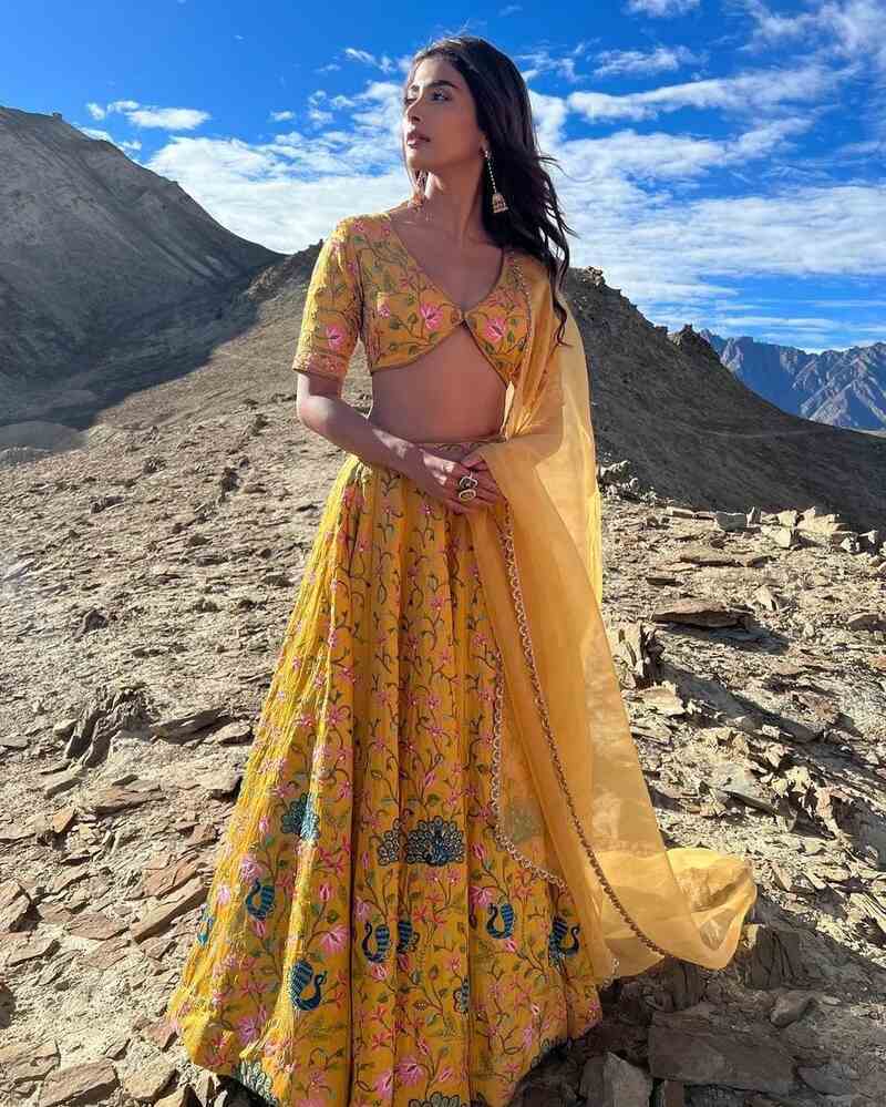 Pooja hegde tamilactress new clicks beast