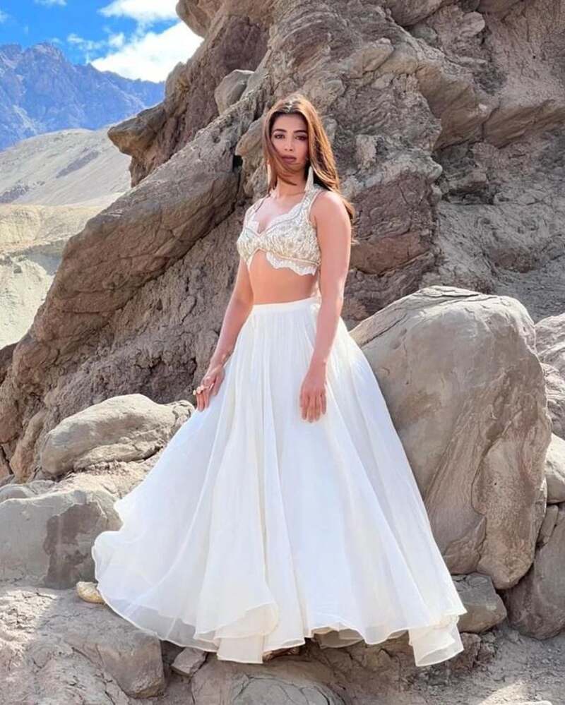 Pooja hegde tamilactress new clicks beast