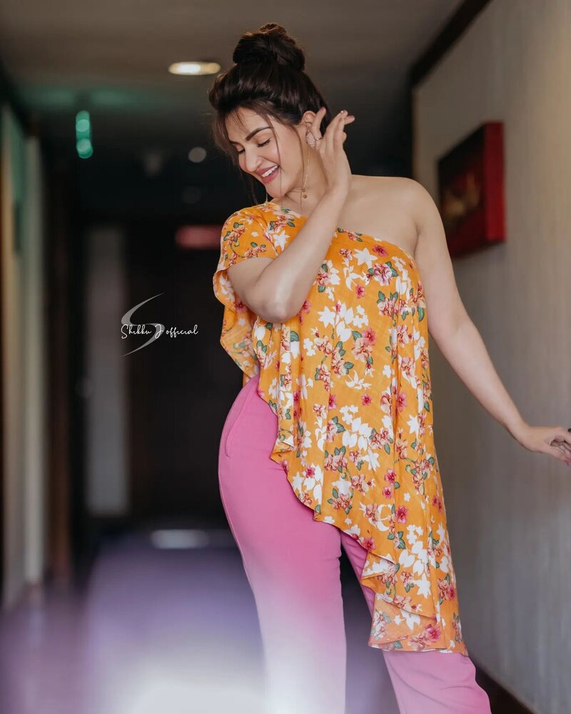 Honeyrose actress new hot