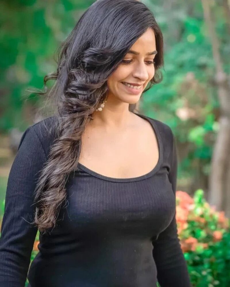 Divyaganesh vijaytv new hot