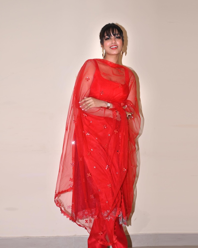 Nivethapethuraj actress new hot