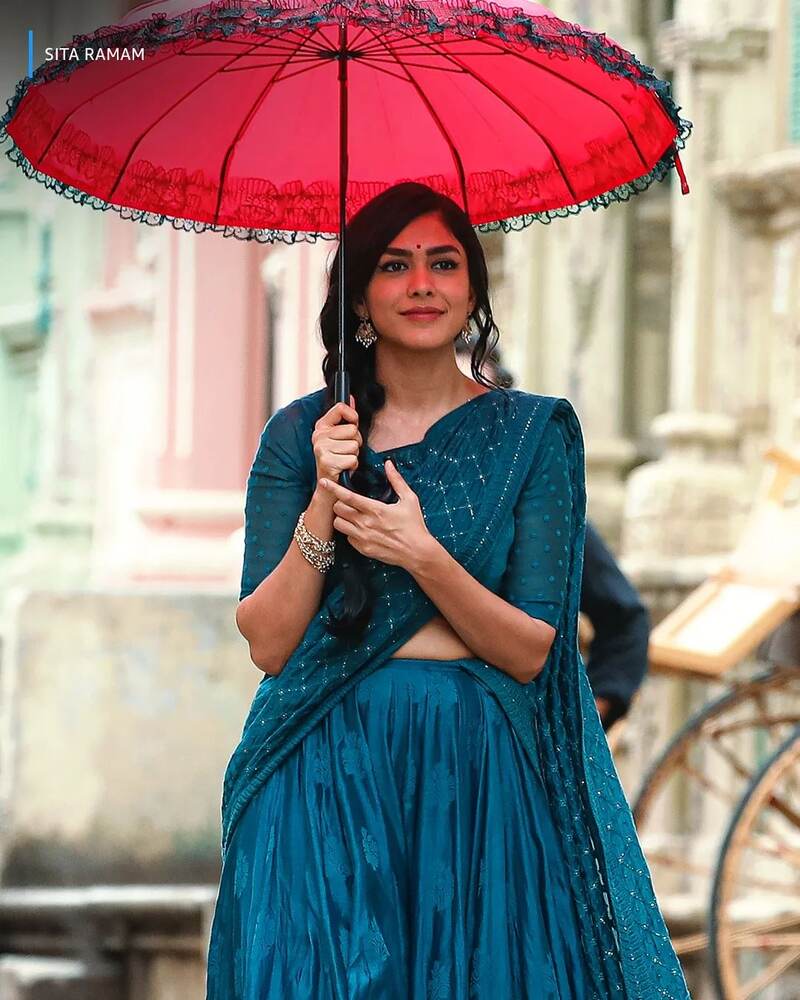 Mrunalthakur sitaramama new hotclicks