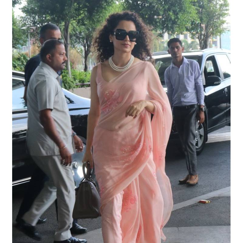 Kangana latest in airport