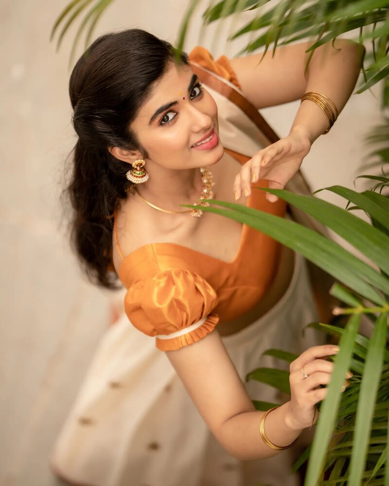 Pragyanagra actress new clicks