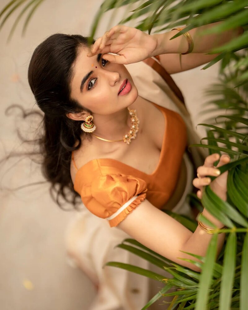 Pragyanagra actress new clicks