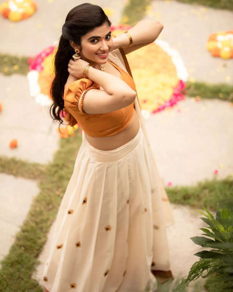 Pragyanagra actress new clicks