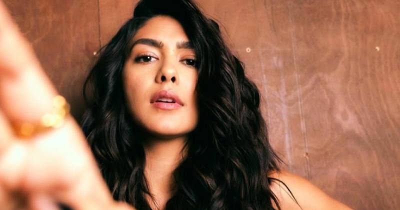 Mrunal thakur latest pics