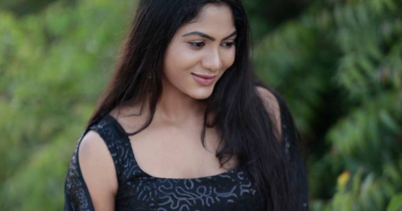 Shruthi reddy latest clicks viral