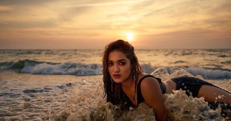 Saniya iyyappan latest click