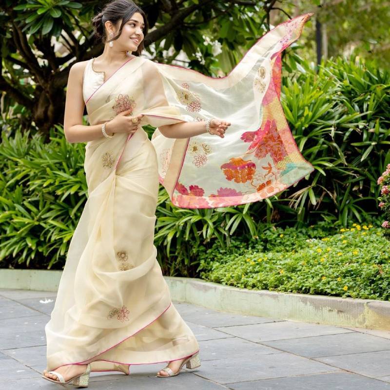 Krithi shetty latest clicks