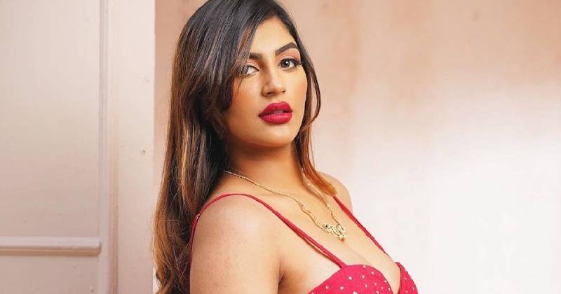 Yashika latest clicks viral