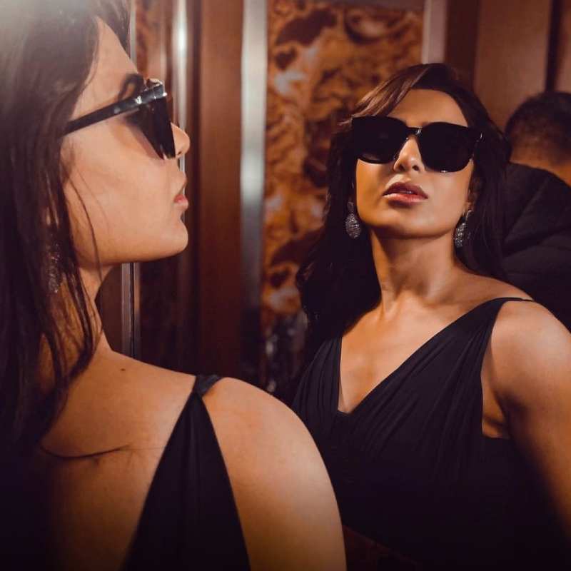 Samantha latest in black