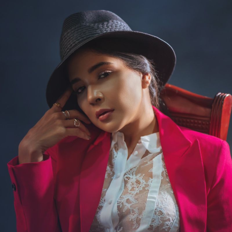 Sakshi latest in black