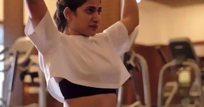 Losliya setting fire