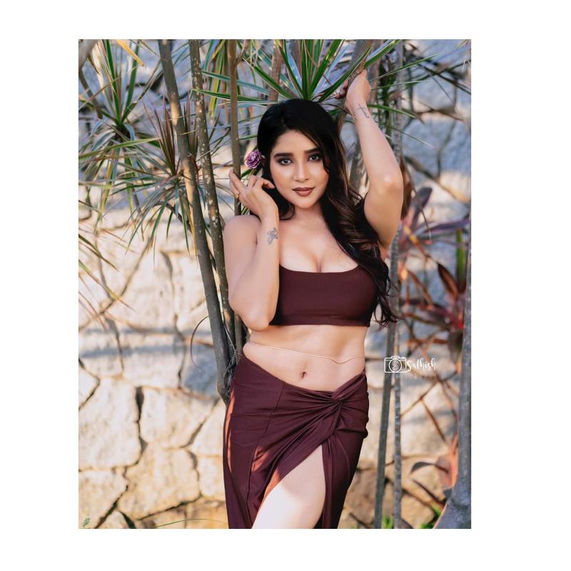 Sakshi latest clicks