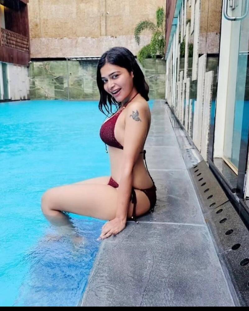 Dharshagupta wearbikkini newpost instagram